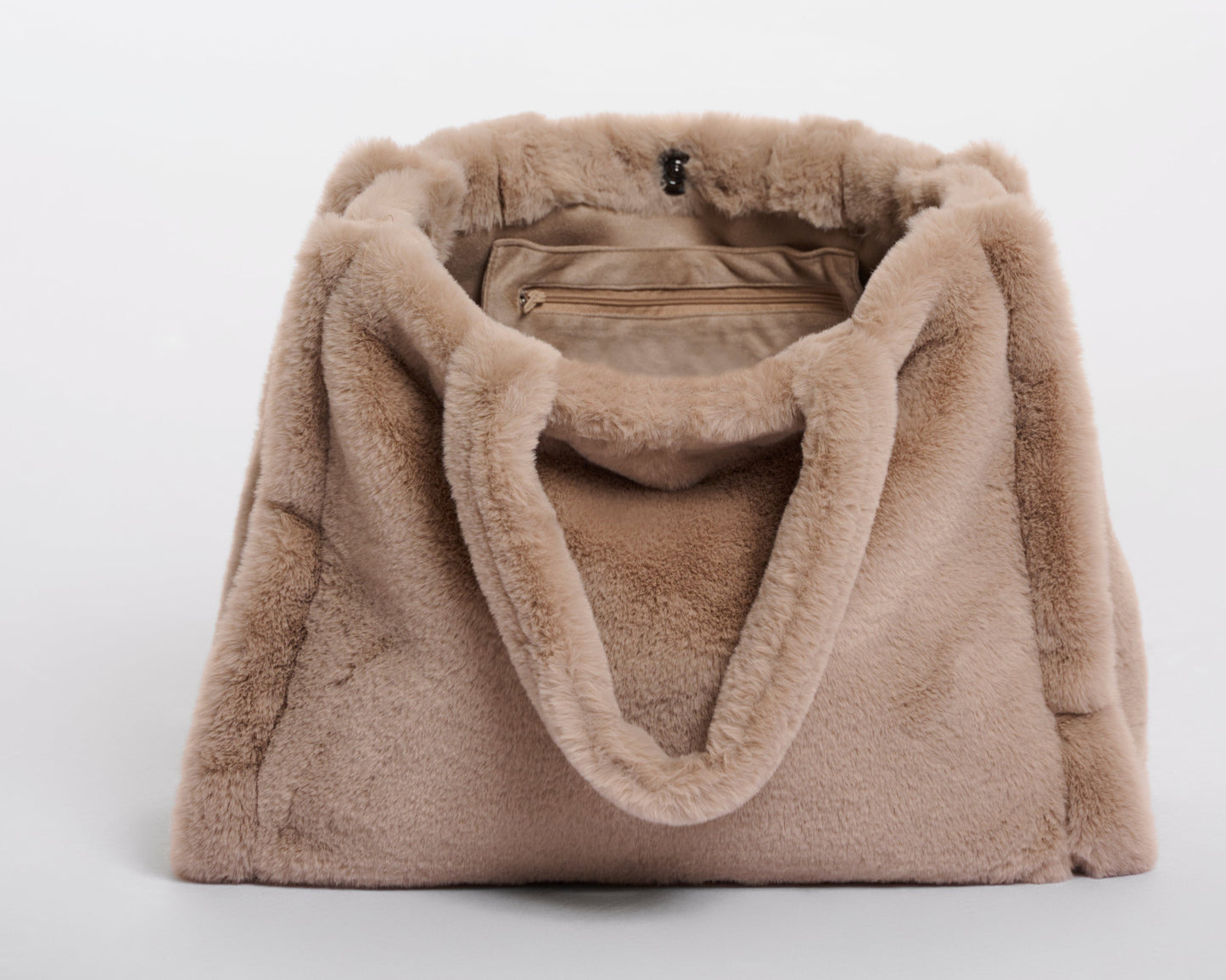 Kuschelige Kunstfell-Tasche von Rino&Pelle