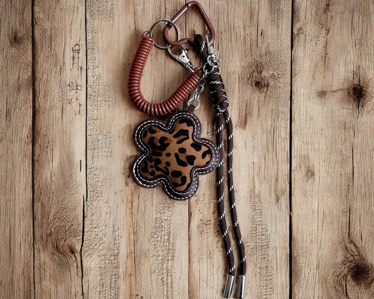 Leo-Blumen Keychain – stylischer Taschenanhänger mit Trendfaktor