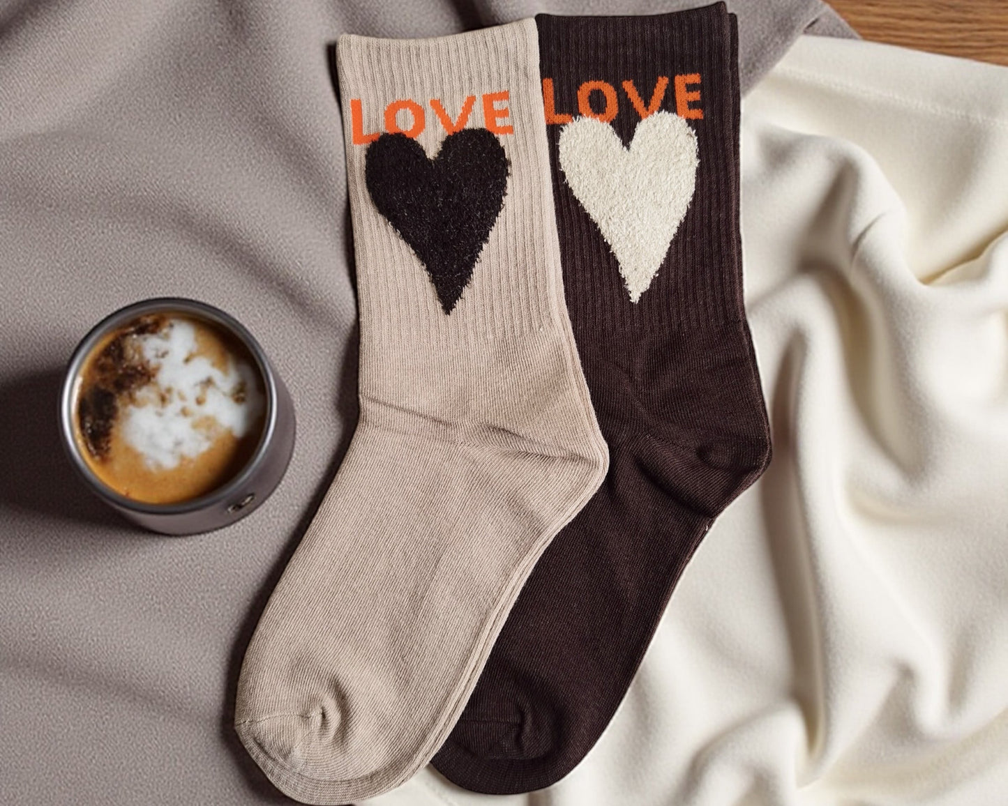 LOVE Socken – Statement & Style in einem