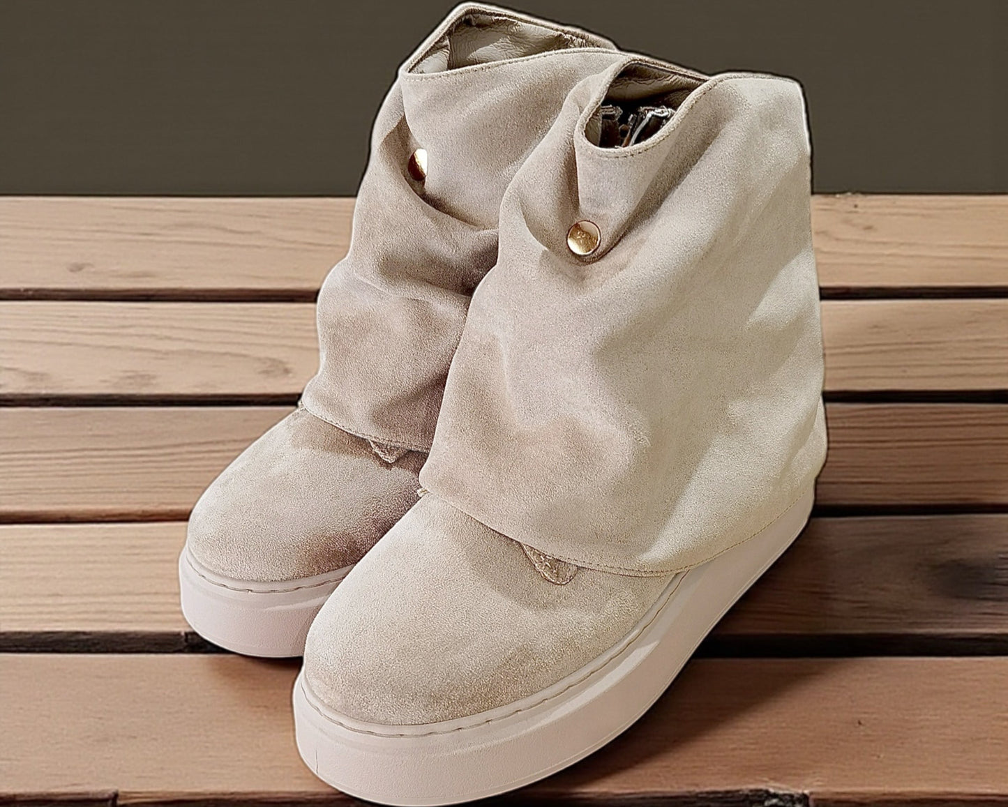 2-in-1 Sneaker Boots Beige – wandelbarer Schuh mit Überzug