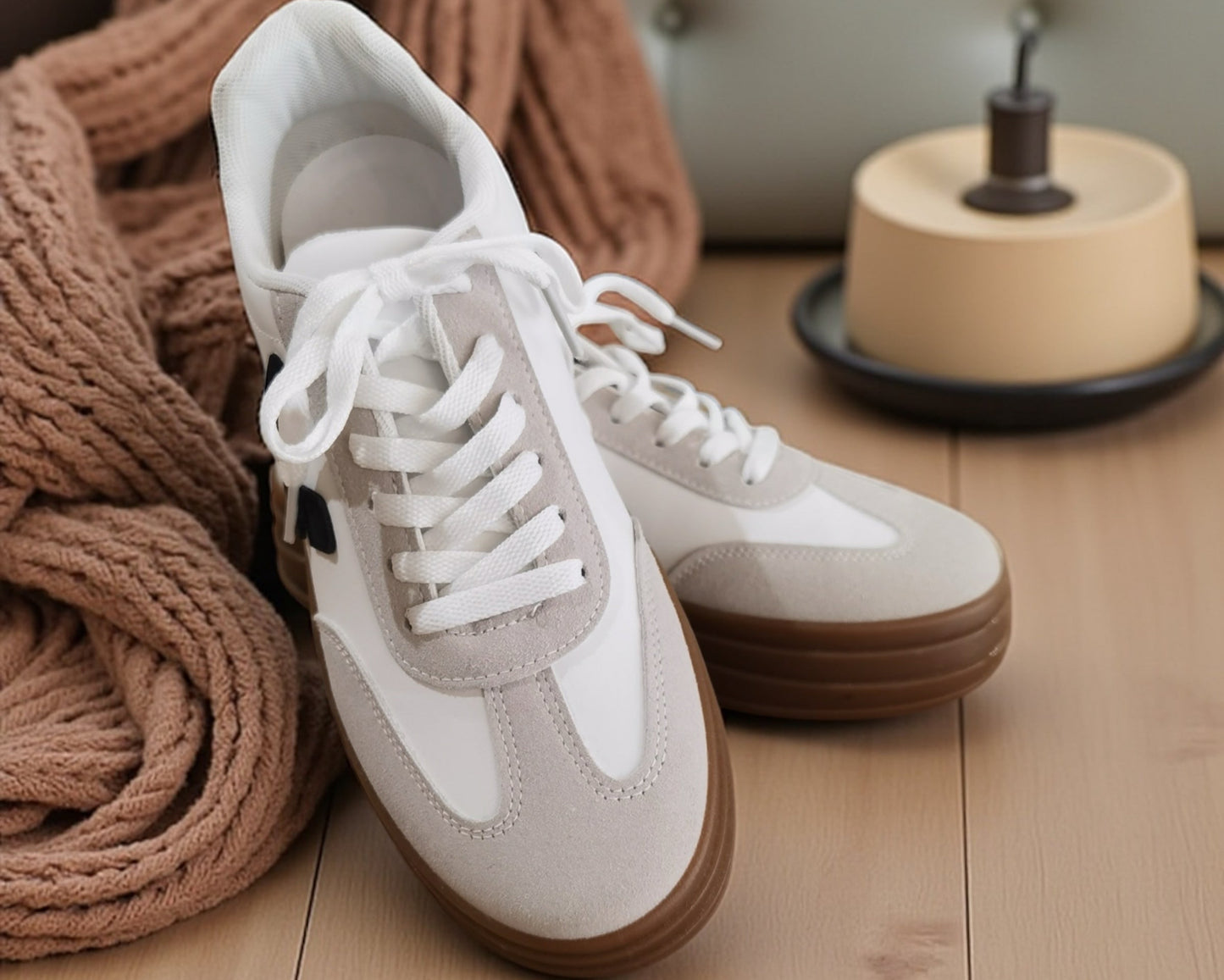 Sneaker Weiß mit Kontrastdetails – sportlich & modern