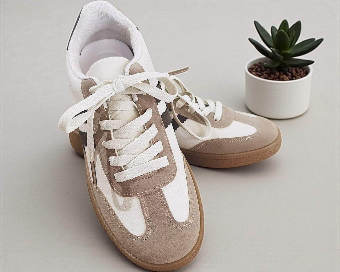 Retro Sneaker Beige Braun mit Streifen