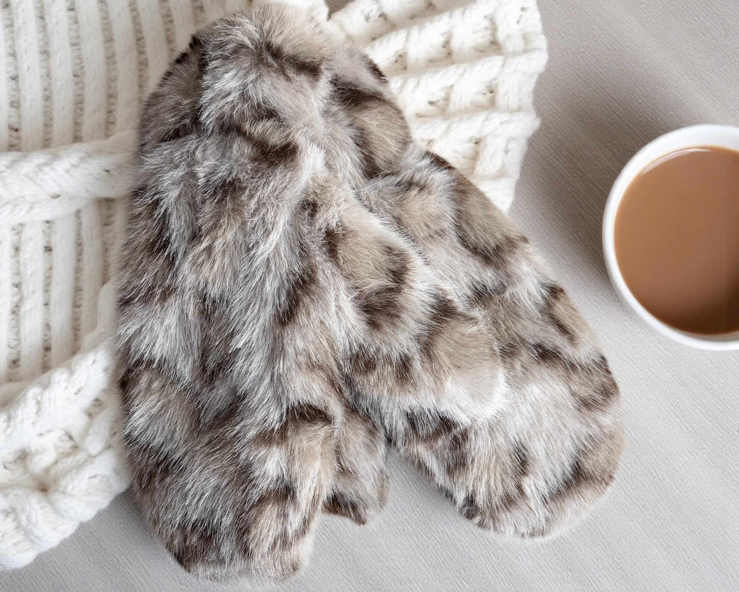 Flauschige Leo-Fäustlinge – warm, cozy & absolut im Trend