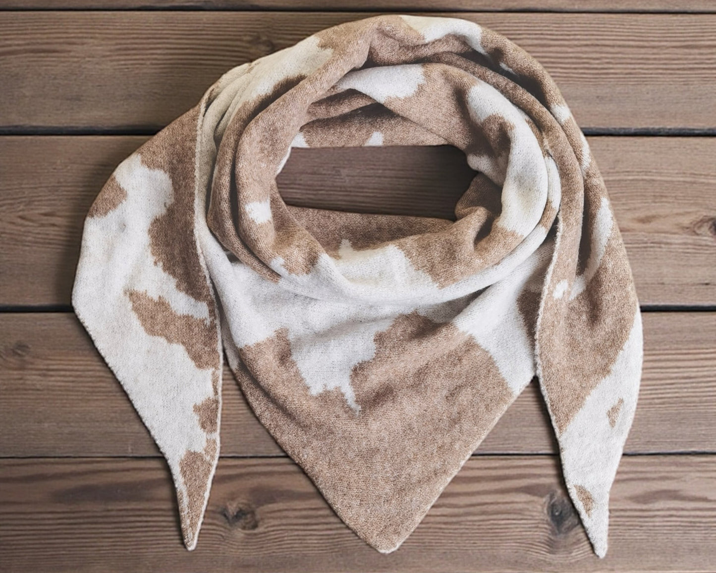 Dreiecks-Schal in Beige – Modern & Kuschelig