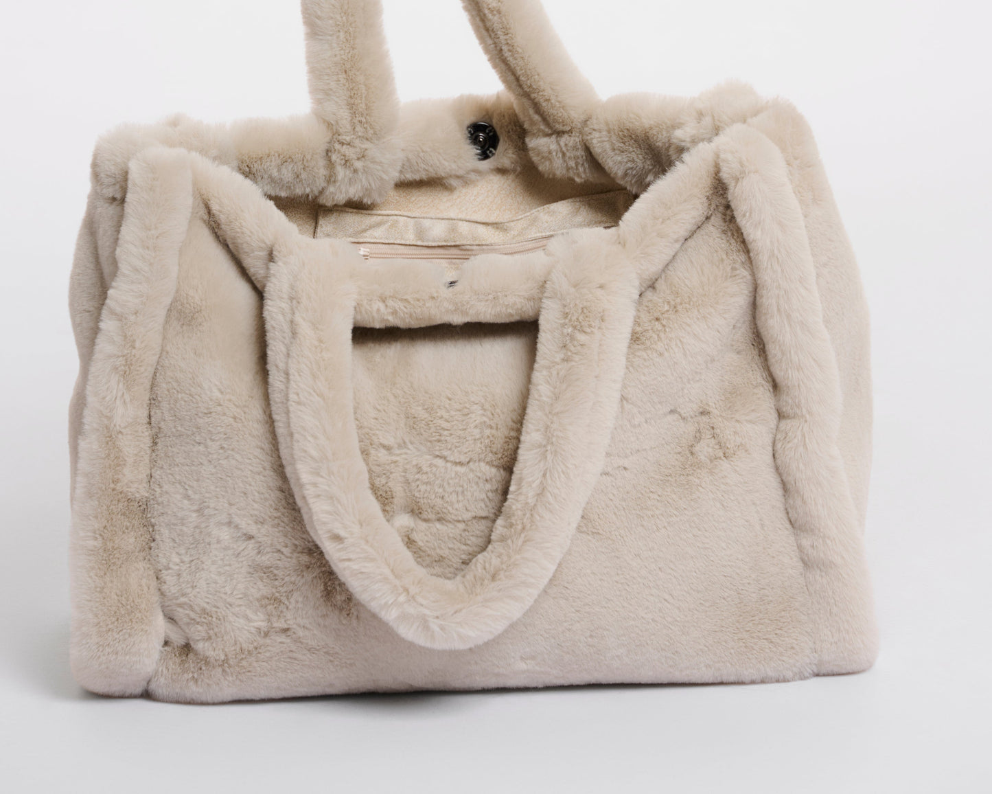 Kuschelige Kunstfell-Tasche von Rino&Pelle