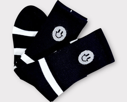 Schwarze Socken mit Smiley & Streifen – Trendy & Gute Laune!