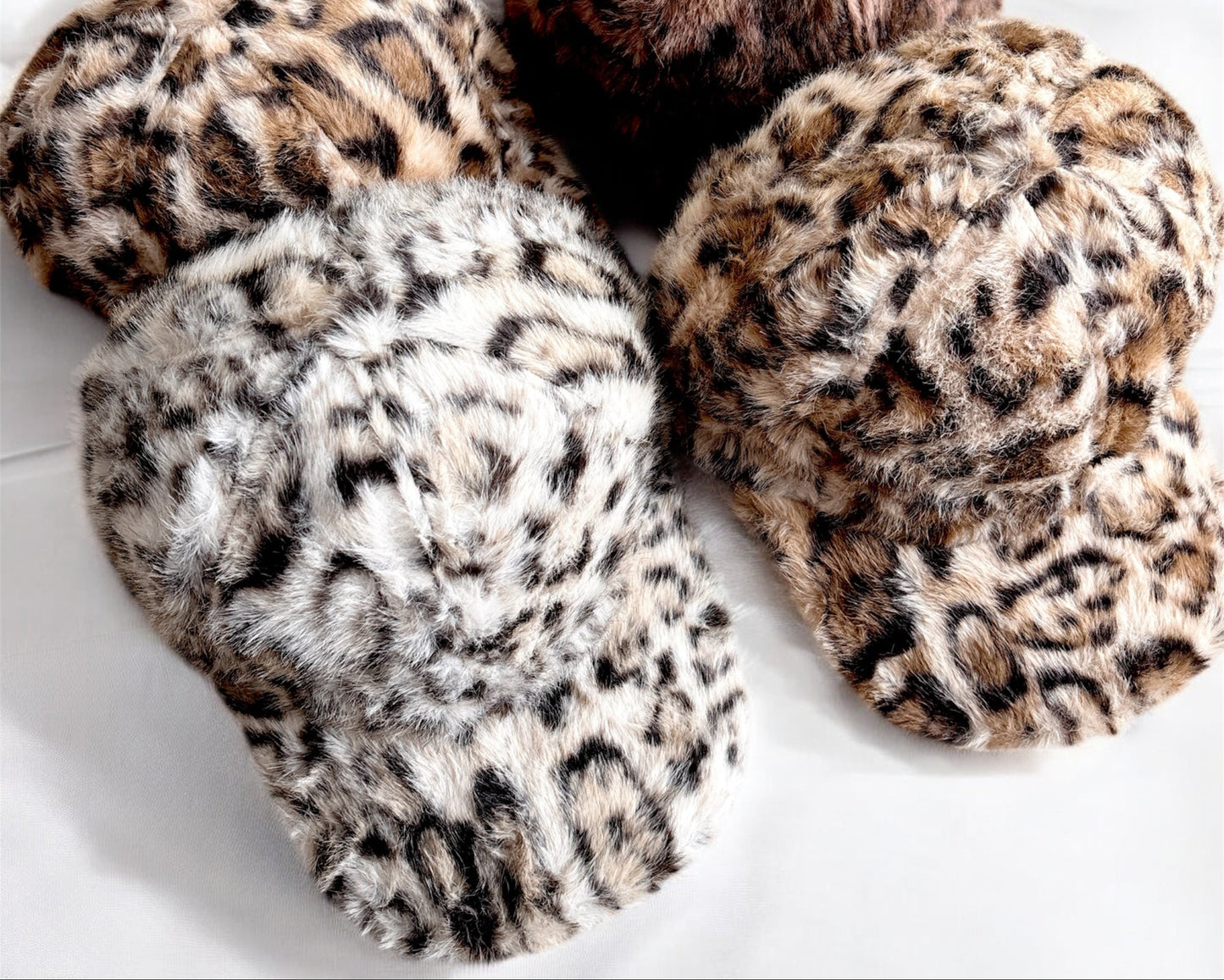 Flauschige Leo-Cap – cozy, trendy & einzigartig