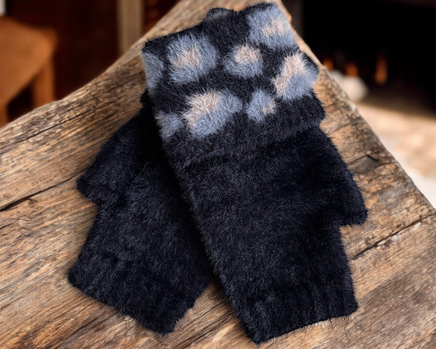 Flauschige Fingerhandschuhe – warm, weich & stylisch im Leo-/Punkte-Design