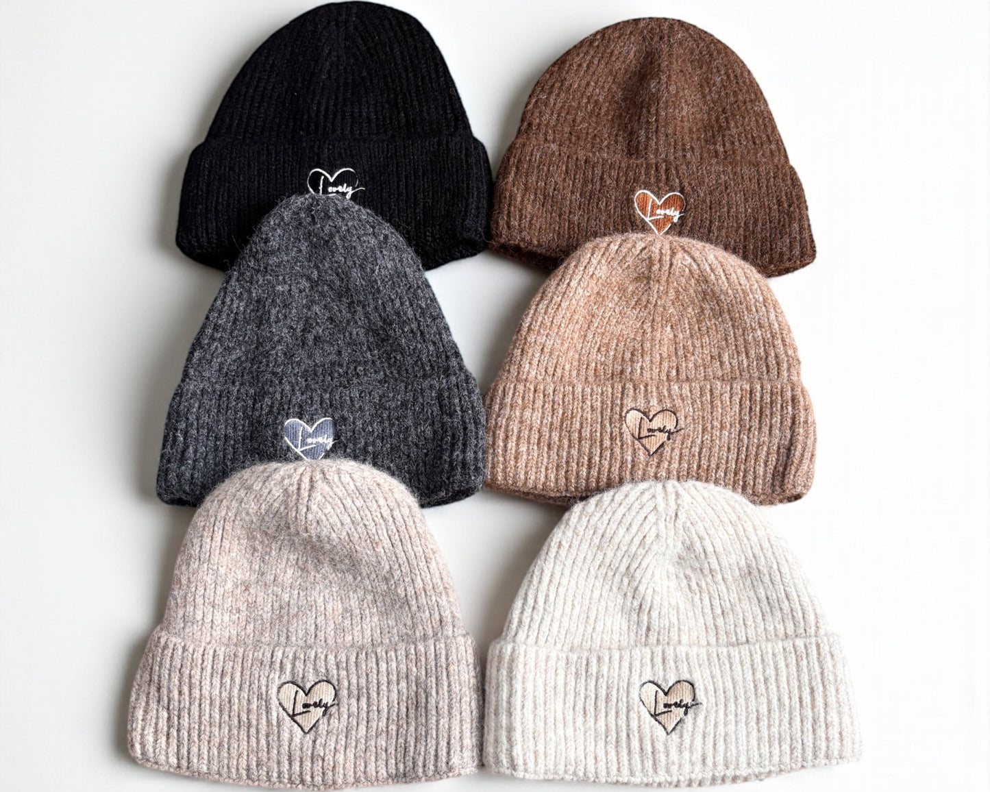 Strickmütze mit Herzstickerei – warm, weich