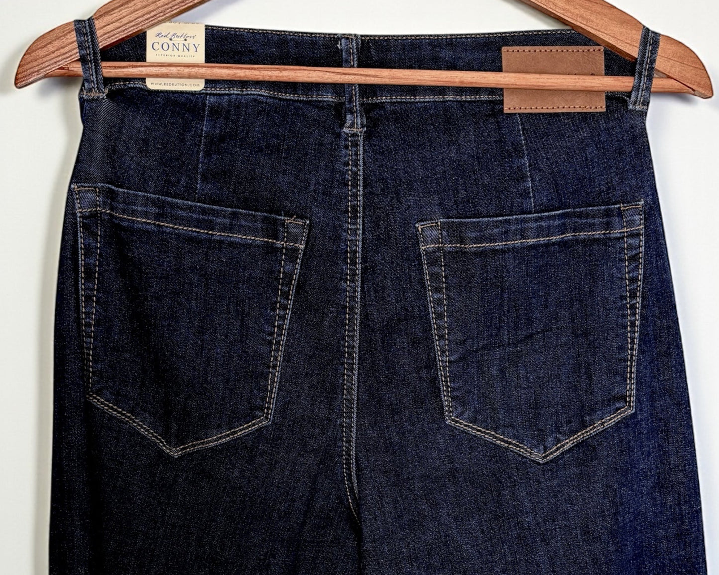 Jeans Conny mit weitem Bein – Retro trifft Modern