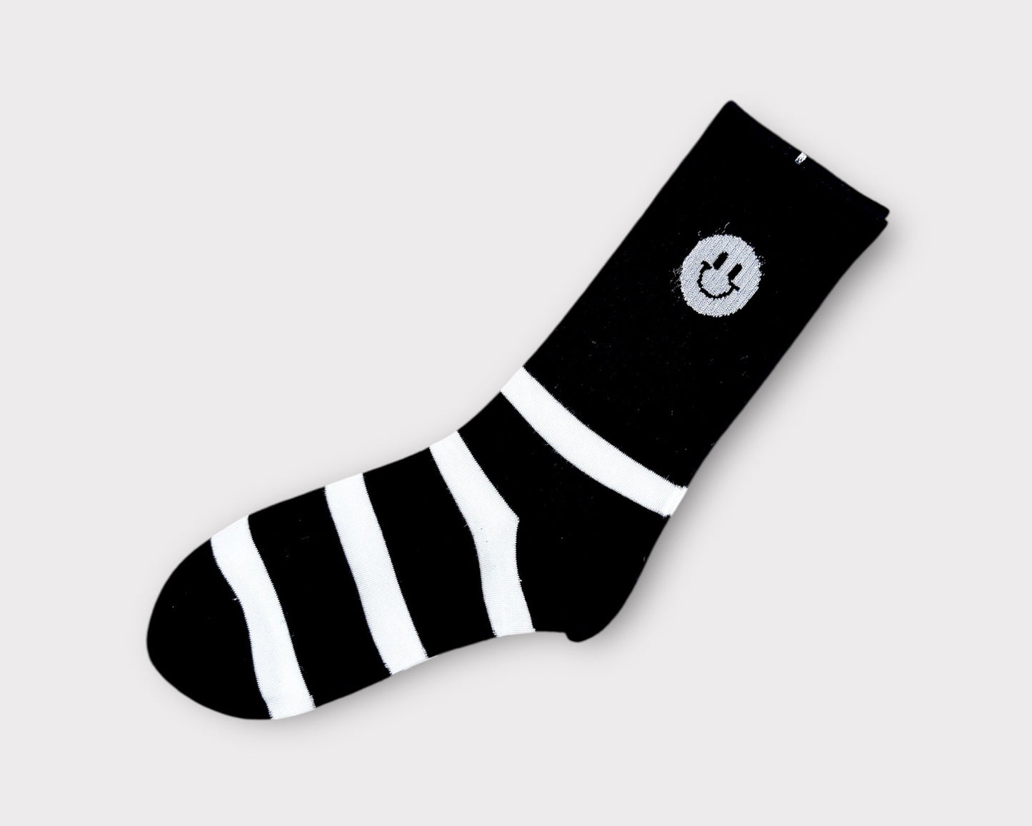 Schwarze Socken mit Smiley & Streifen – Trendy & Gute Laune!