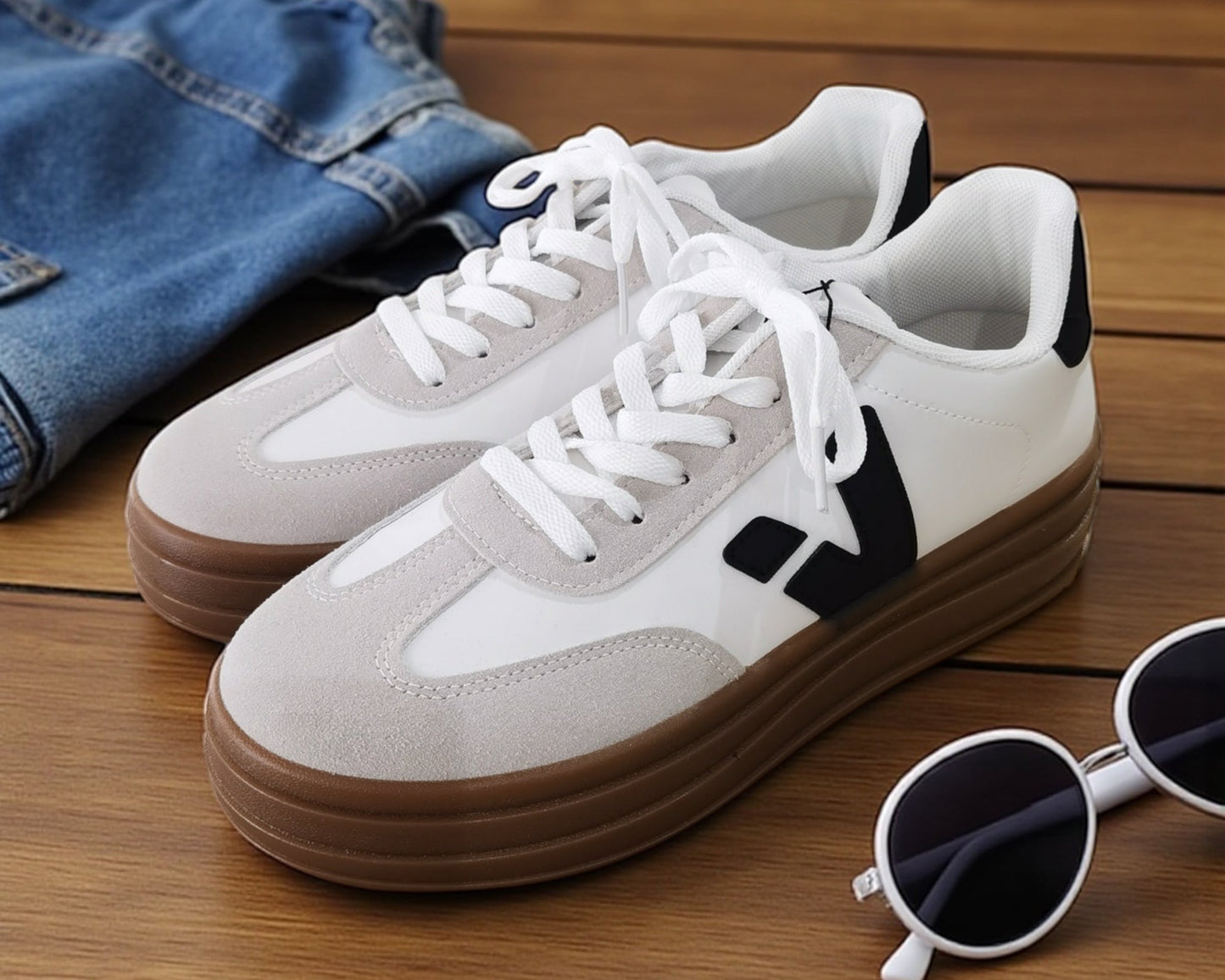 Sneaker Weiß mit Kontrastdetails – sportlich & modern