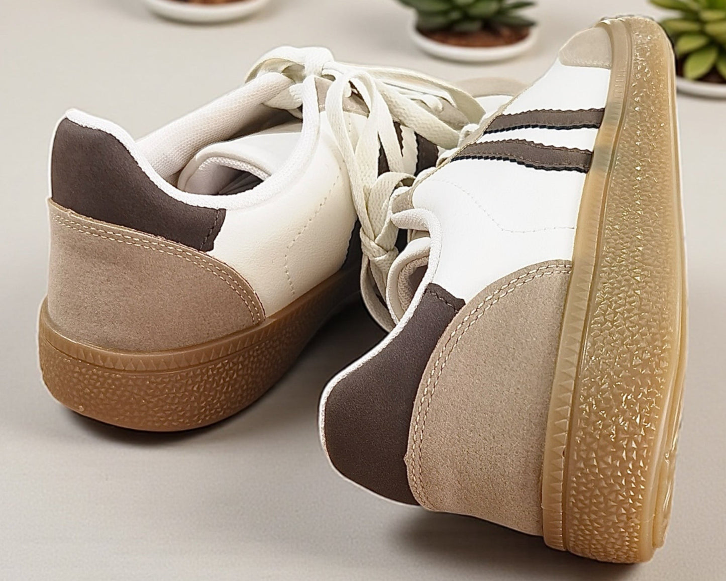 Retro Sneaker Beige Braun mit Streifen
