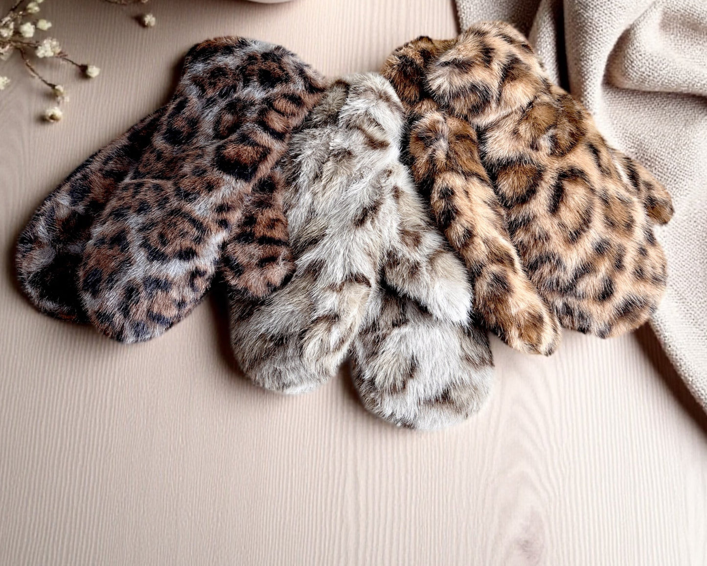 Flauschige Leo-Fäustlinge – warm, cozy & absolut im Trend