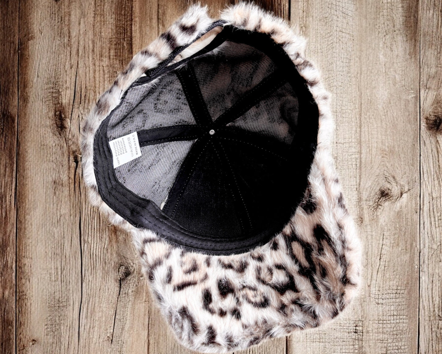 Flauschige Leo-Cap – cozy, trendy & einzigartig