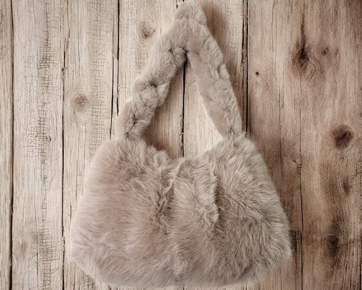 Flauschige Plüsch-Bag – cozy, soft & absolut im Trend