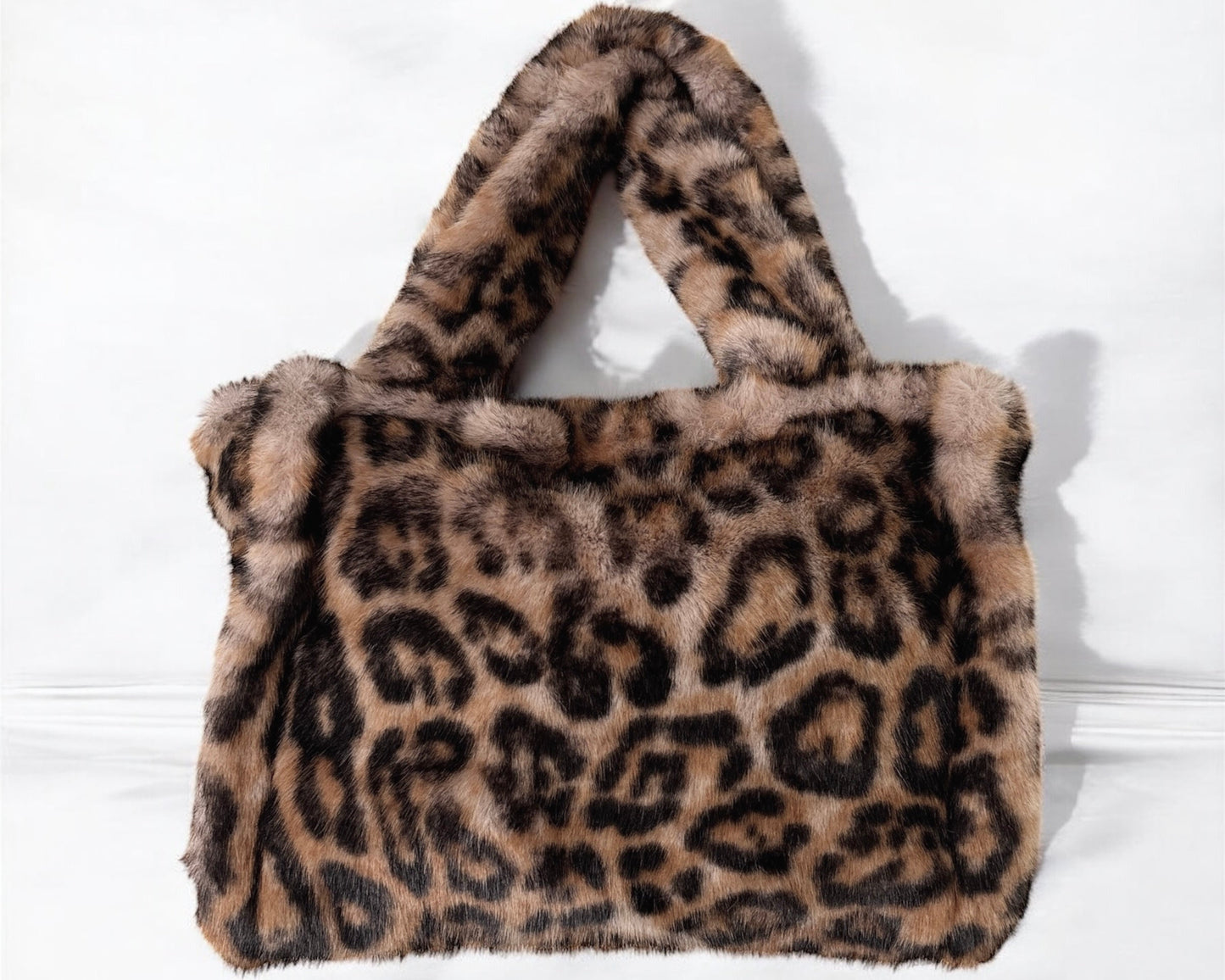 Flauschige Leo-Bag – cozy, trendy & absoluter Hingucker