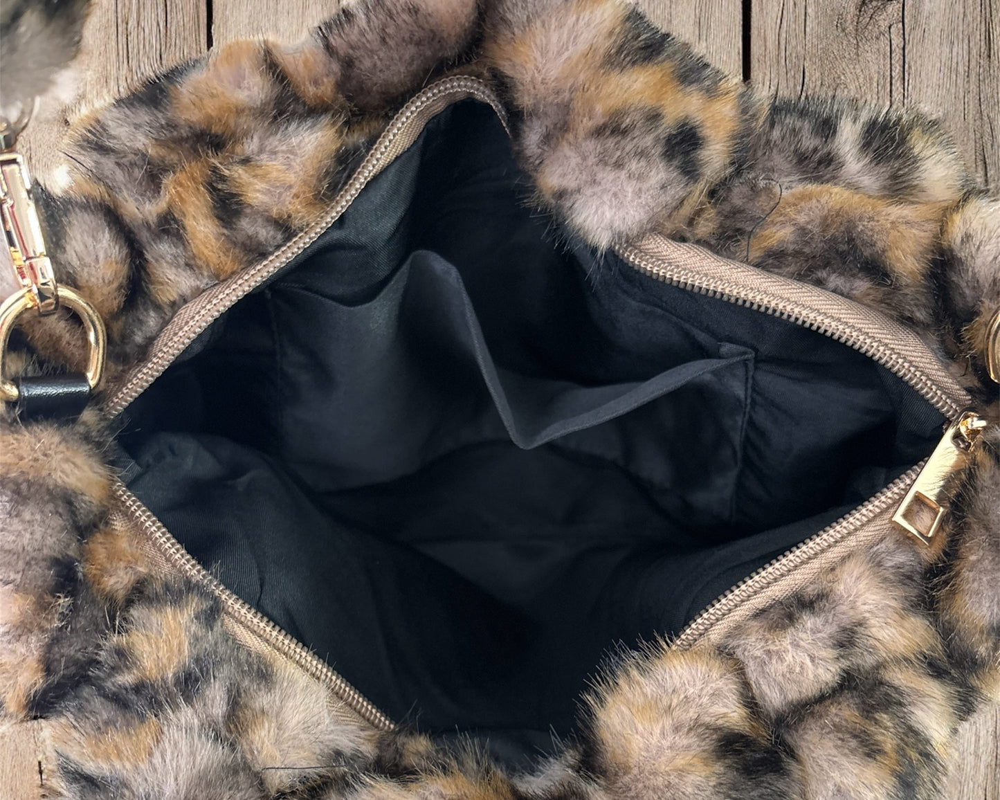 Flauschige Leo-Bag – cozy, trendy & absoluter Hingucker