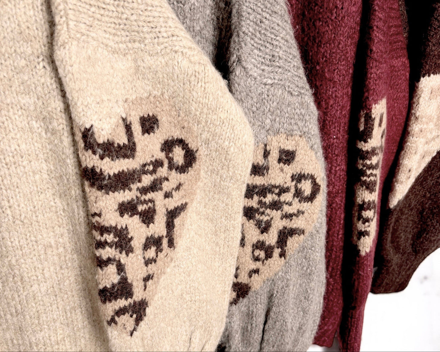 Strickpullover mit Leo-Detail – cozy, modern & voller Stil