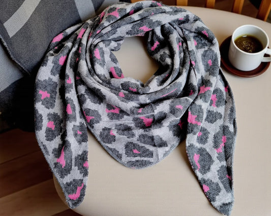 Dreiecks-Schal in Grau & Pink – Modernes Leo-Muster