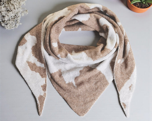 Dreiecks-Schal in Beige – Modern & Kuschelig