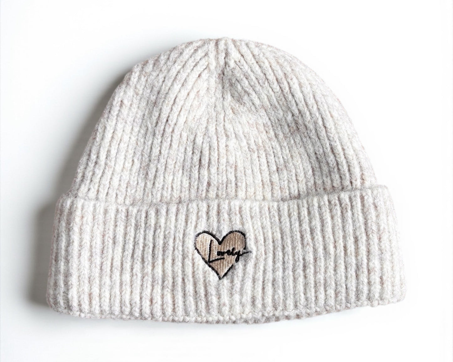 Strickmütze mit Herzstickerei – warm, weich