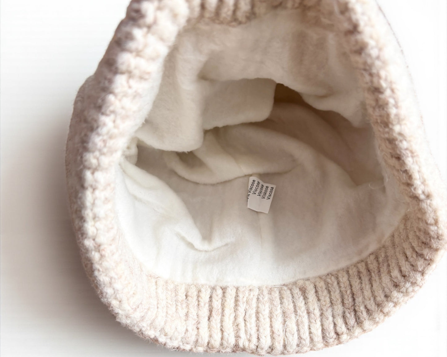 Strickmütze mit Herzstickerei – warm, weich