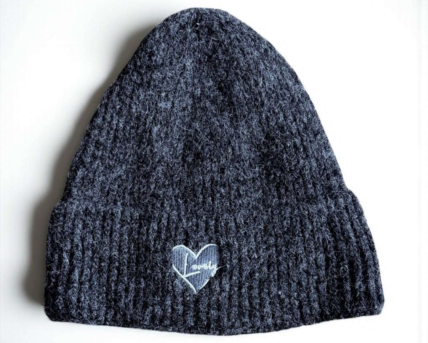 Strickmütze mit Herzstickerei – warm, weich