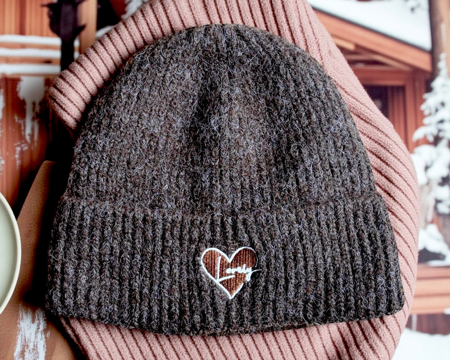 Strickmütze mit Herzstickerei – warm, weich