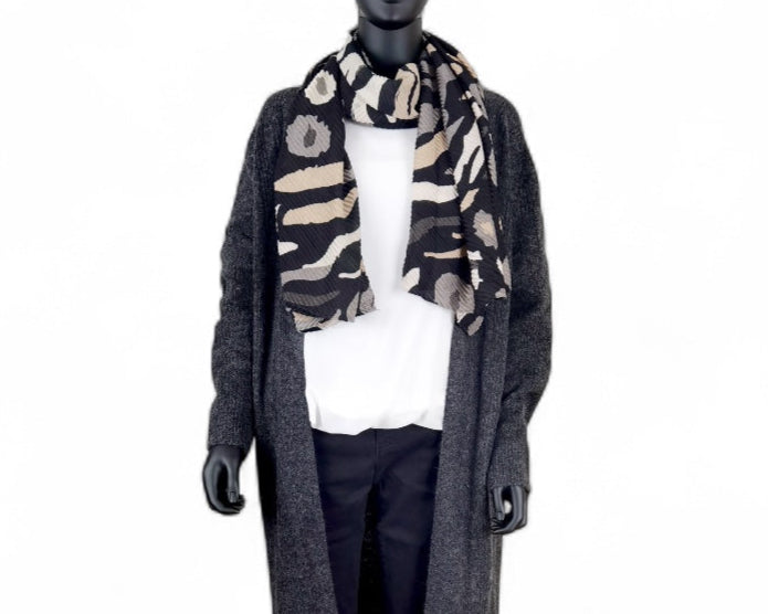 Damen Schal mit modernem Leo-Muster