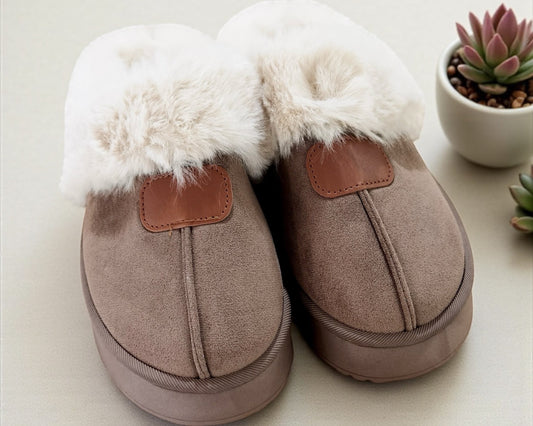 Gefütterte Slipper in Beige – Stylische Straßenschuhe mit Fellimitat