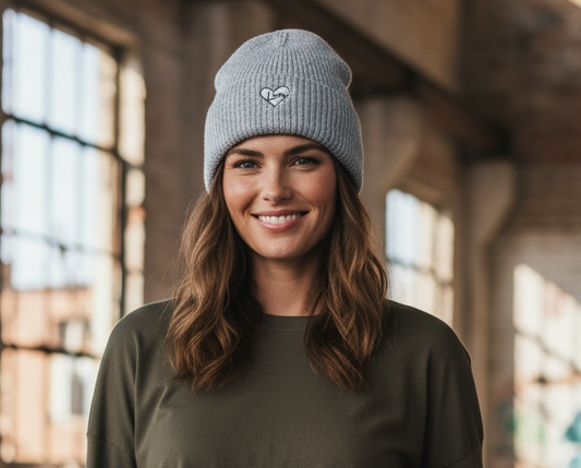 Strickmütze mit Herzstickerei – warm, weich