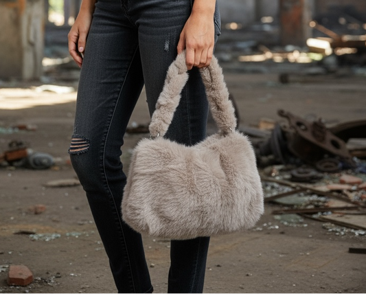 Flauschige Plüsch-Bag – cozy, soft & absolut im Trend