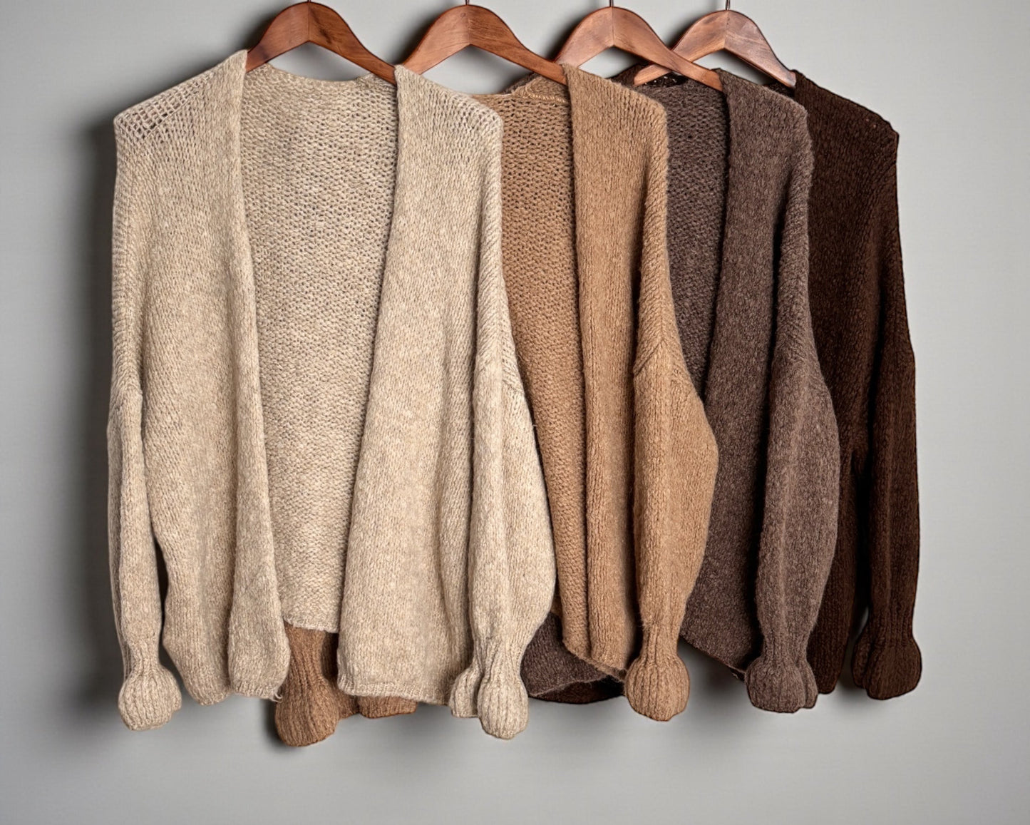 Strickjacke mit weitem Schnitt – in schönen Naturtönen