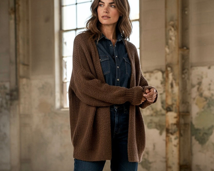 Strickjacke mit weitem Schnitt – in schönen Naturtönen