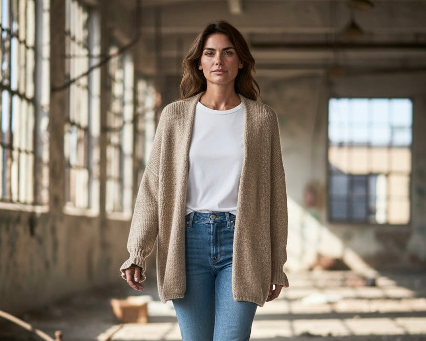 Strickjacke mit weitem Schnitt – in schönen Naturtönen