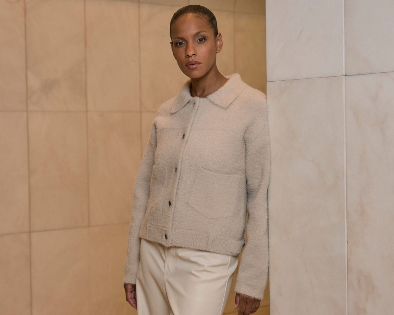 Flauschige Kurzjacke mit Knopfleiste